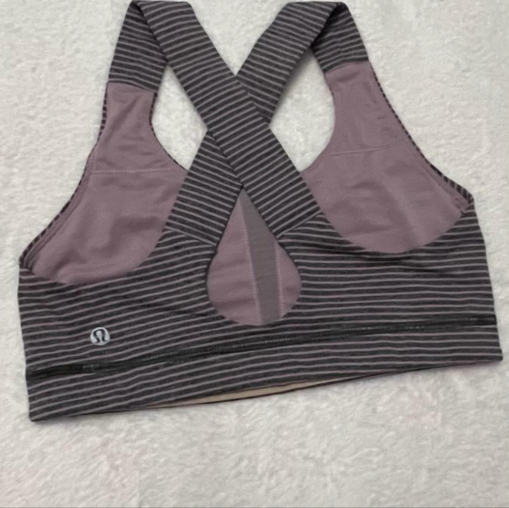 Lululemon sports bra